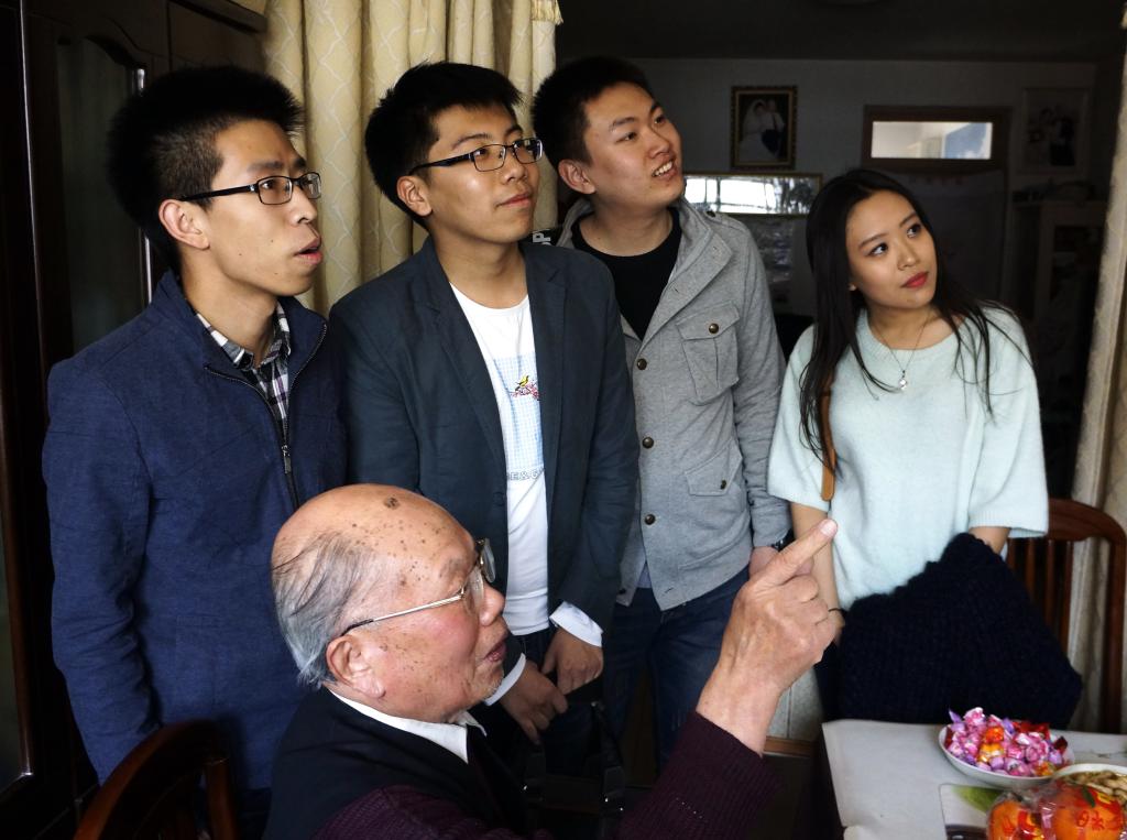 王白石教授与市场营销系学生共同学习交流