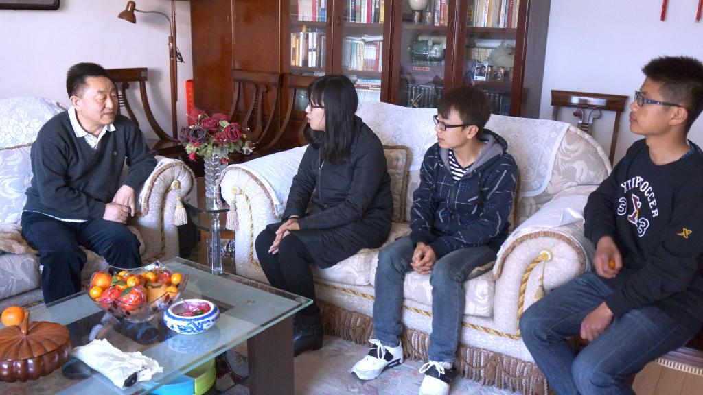 旅游系同学与李荣教授交流
